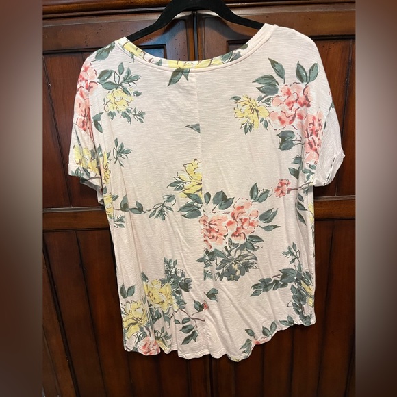Maurice’s size 0 top, pale pink floral T-shirt - Picture 2 of 3